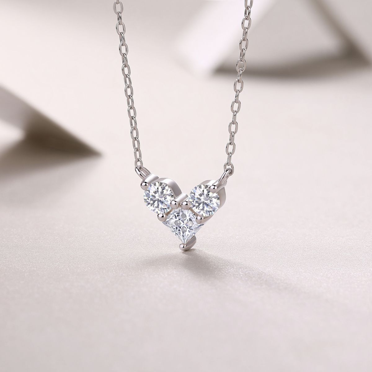 Love in the Present - A fashionable and popular jewelry necklace pendant set, featuring one carat morganite, made of 925 silver and plated with platinum and diamonds.