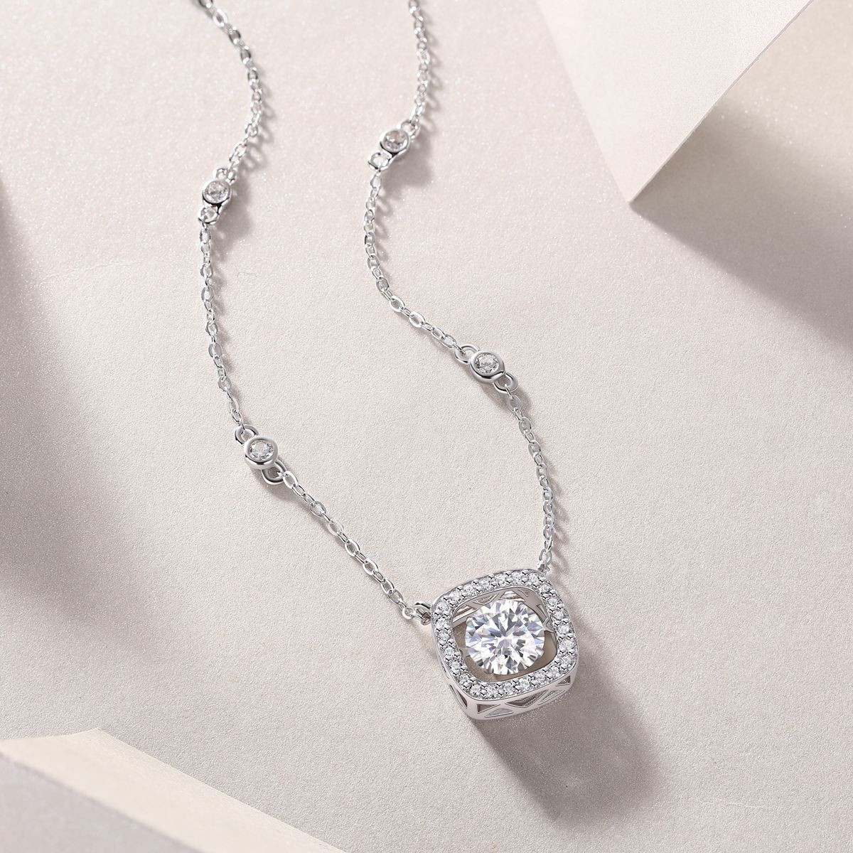 Sweet - A fashionable and popular jewelry necklace pendant set, featuring Monnes stone, made of 925 silver and plated with platinum diamonds.