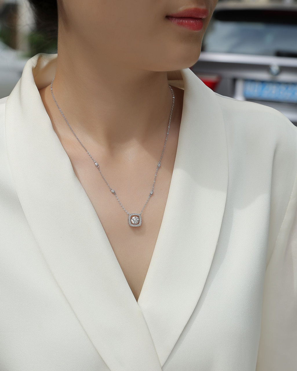 Sweet - A fashionable and popular jewelry necklace pendant set, featuring Monnes stone, made of 925 silver and plated with platinum diamonds.