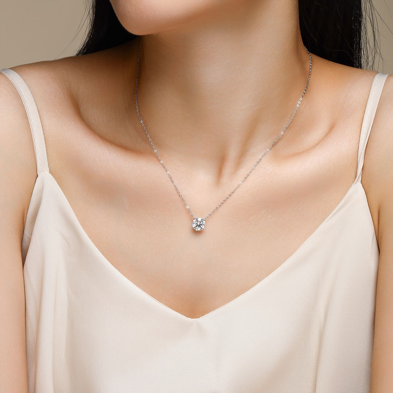 The Time Chain - A fashionable and popular jewelry necklace pendant set, featuring Monnes stone, made of 925 silver and plated with platinum diamonds