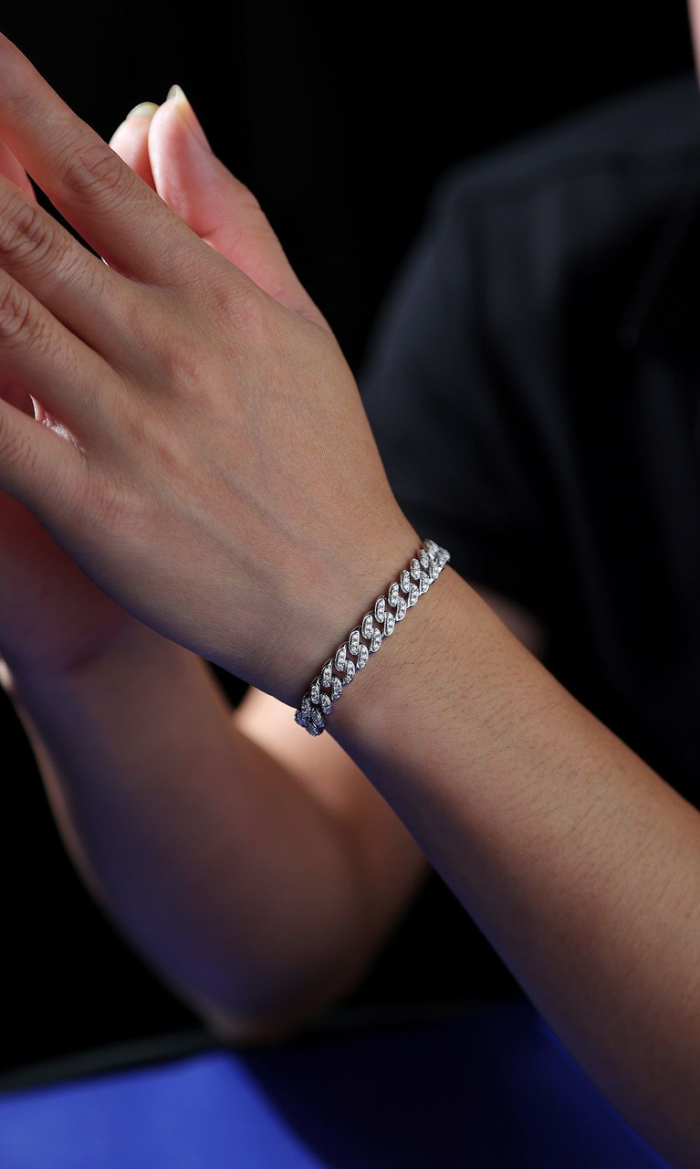 Silver Lovers - Made of morganite, 925 sterling silver and platinum-plated diamonds, it is a fashionable jewelry bracelet and a luxurious silver accessory.