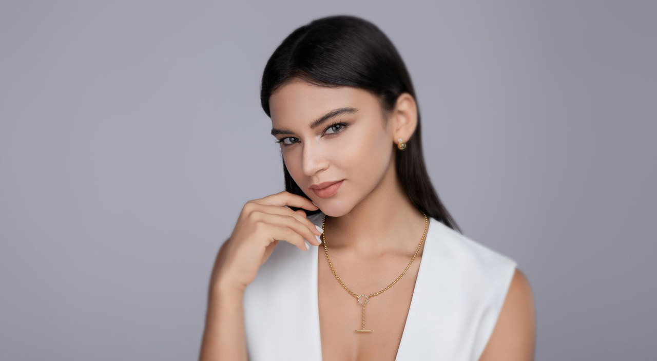 Light and Shadow Pearl Charm - A fashionable and popular jewelry necklace pendant set, featuring Monis stone, made of 925 silver and plated with platinum diamonds.