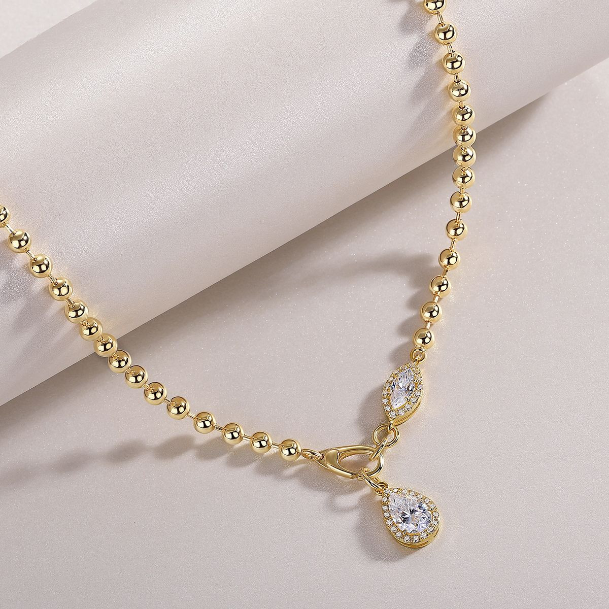 Dusk Purple Orchid - A fashionable and popular jewelry necklace pendant set, featuring Monnes stone, made of 925 silver and plated with platinum diamonds.
