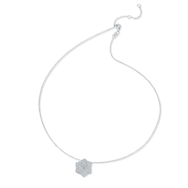 A fashionable and popular jewelry necklace pendant set, featuring Monnes stone, made of 925 silver and plated with platinum diamonds.