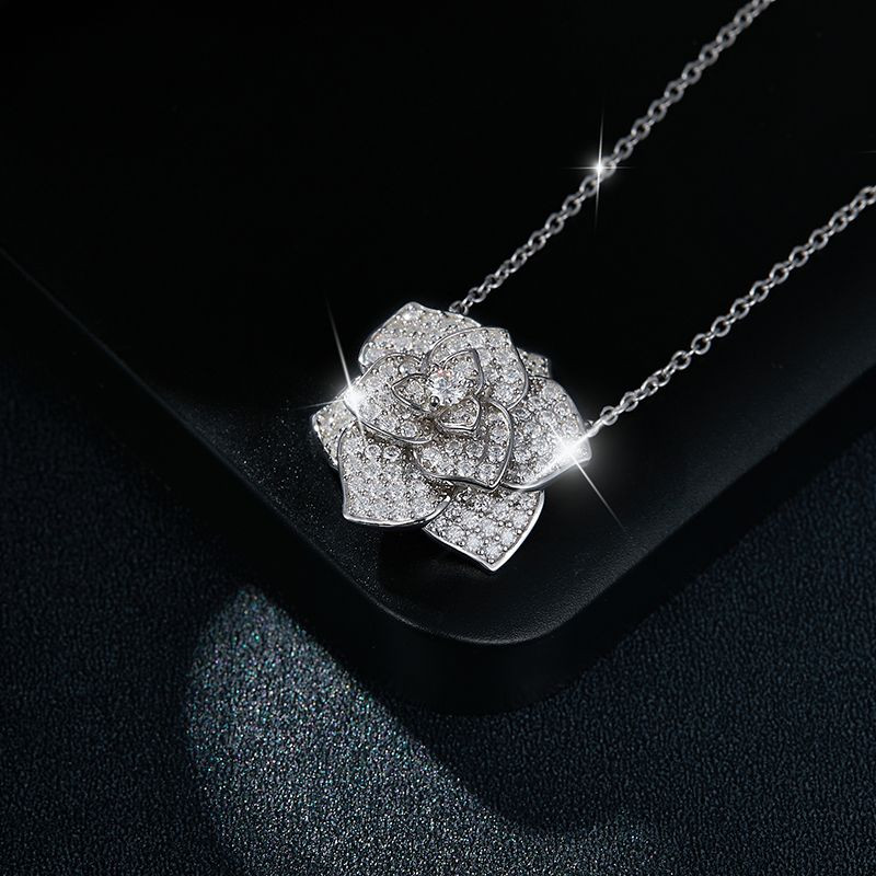A fashionable and popular jewelry necklace pendant set, featuring Monnes stone, made of 925 silver and plated with platinum diamonds.