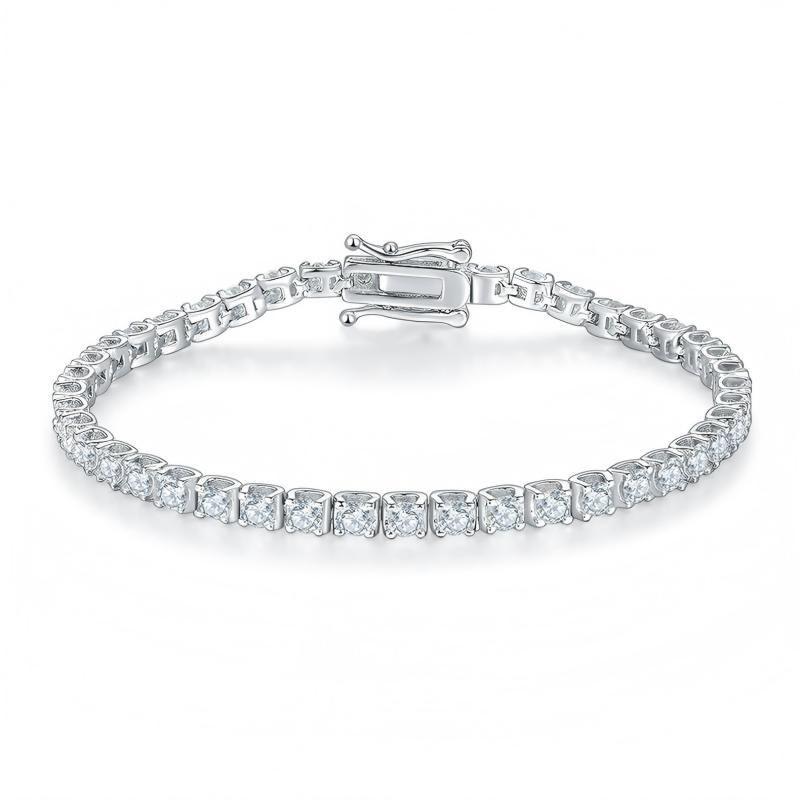 Composed of morganite, 925 sterling silver and platinum-plated diamonds, it is a fashionable jewelry bracelet and a luxurious silver accessory.