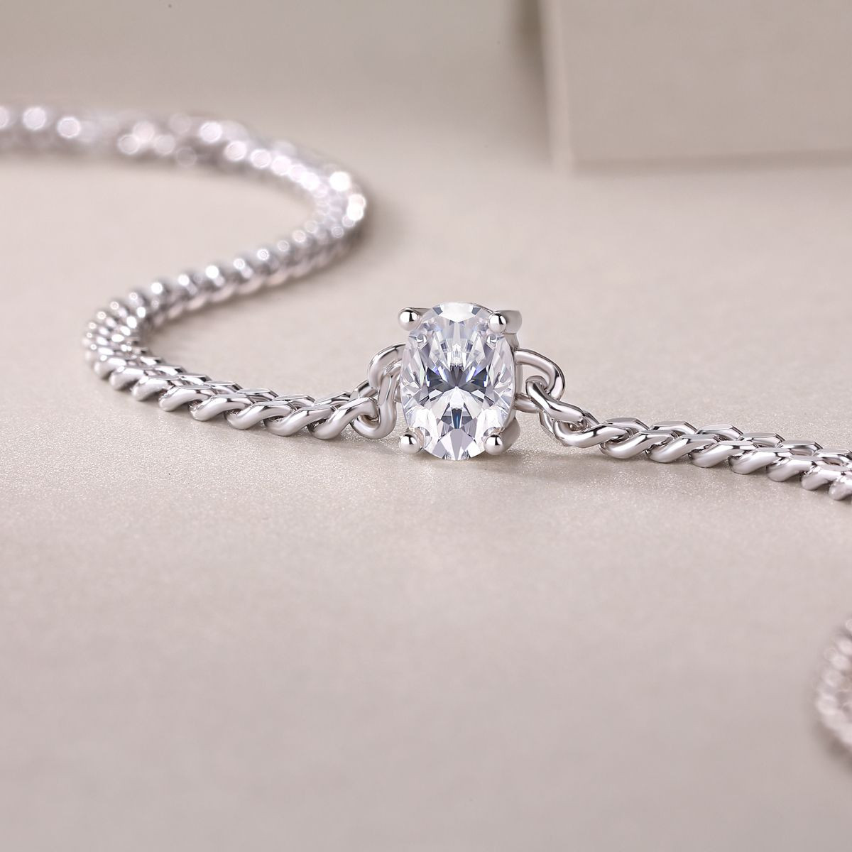 Breakthrough - A fashionable jewelry bracelet set with Moissanite S925 sterling silver and platinum-plated diamonds, a luxurious silver accessory