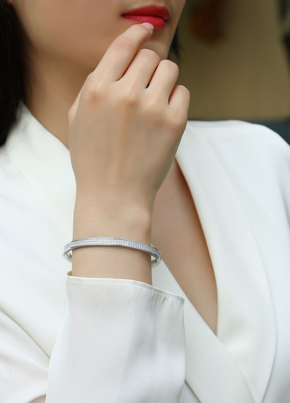 Cosmic Trajectory - Made of morganite, 925 sterling silver and platinum-plated diamonds, it is a fashionable jewelry bracelet and a luxurious silver accessory.