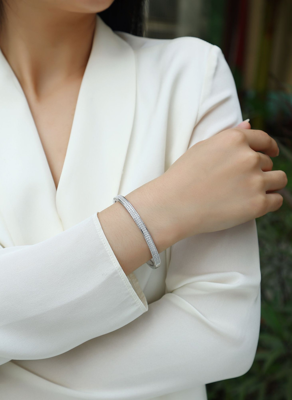 Cosmic Trajectory - Made of morganite, 925 sterling silver and platinum-plated diamonds, it is a fashionable jewelry bracelet and a luxurious silver accessory.