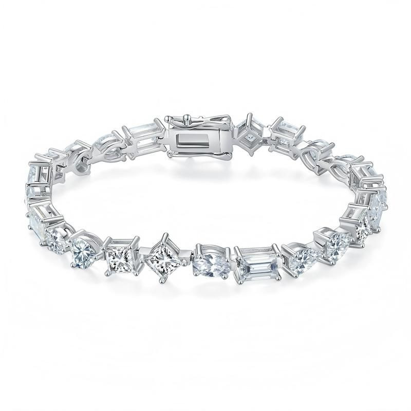 Composed of morganite, 925 sterling silver and platinum-plated diamonds, it is a fashionable jewelry bracelet and a luxurious silver accessory.