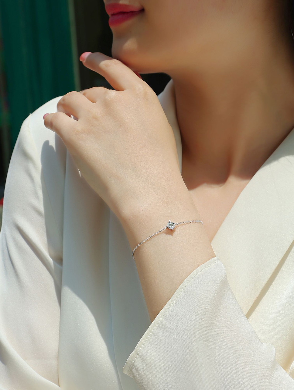 Happy Page - Made of morganite, 925 sterling silver and platinum-plated diamonds, it is a fashionable jewelry bracelet and a luxurious silver accessory.