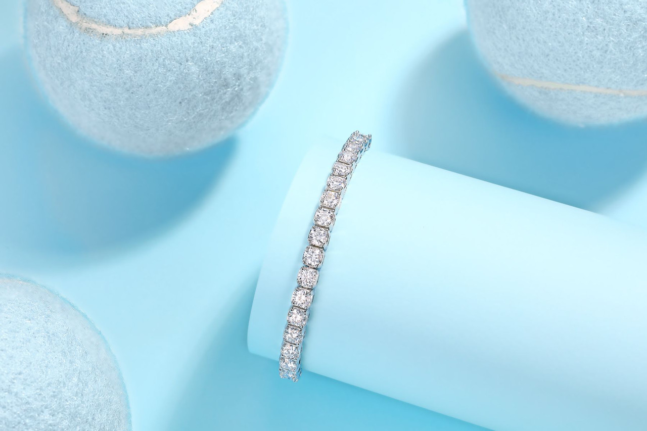 Star Fantasy - Made of morganite, 925 sterling silver and platinum-plated diamonds, it is a fashionable jewelry bracelet and a luxurious silver accessory.