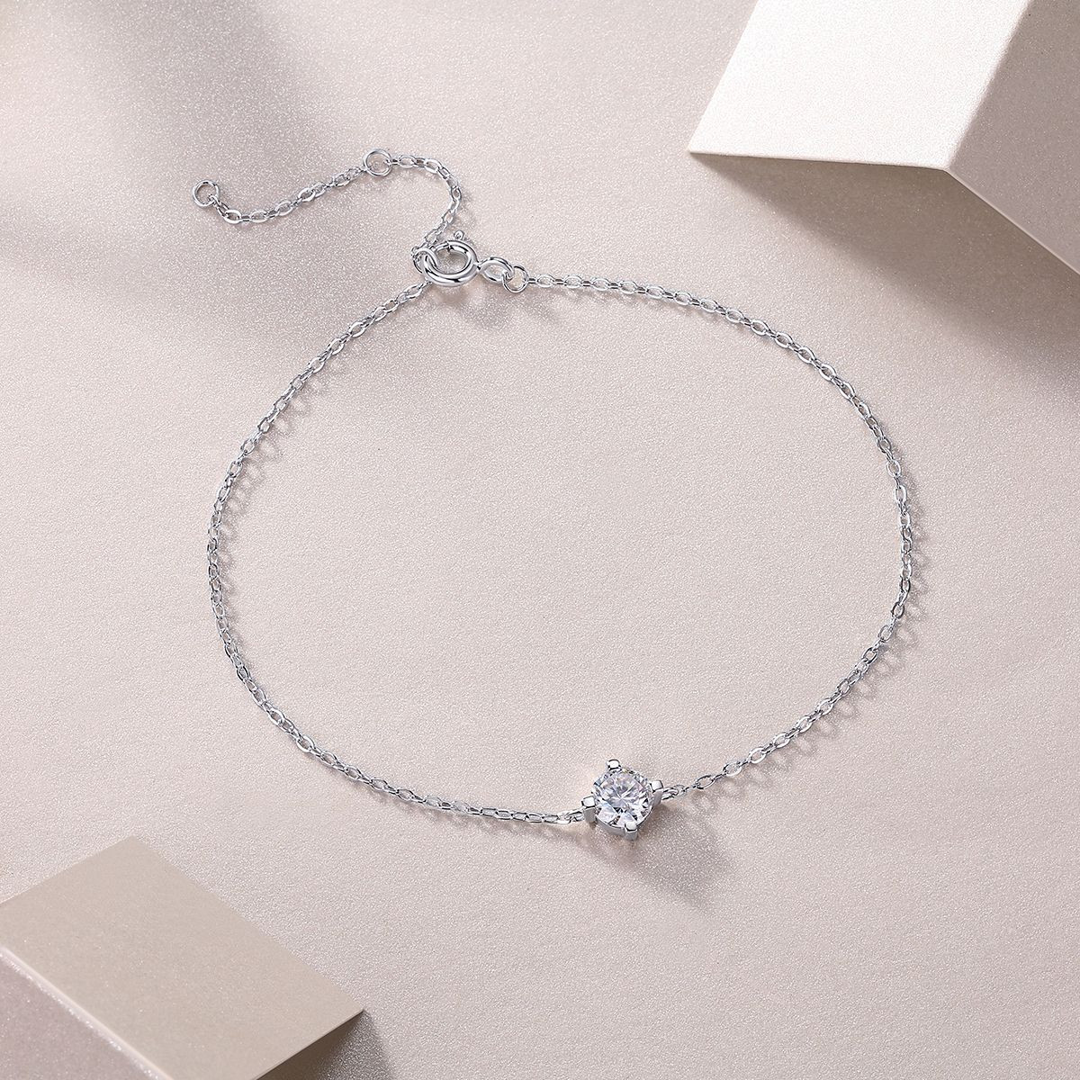 Happy Page - Made of morganite, 925 sterling silver and platinum-plated diamonds, it is a fashionable jewelry bracelet and a luxurious silver accessory.