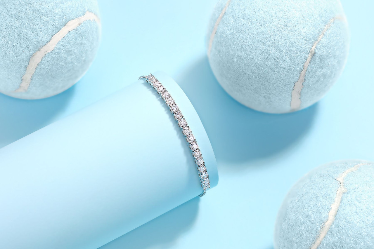 Star Fantasy - Made of morganite, 925 sterling silver and platinum-plated diamonds, it is a fashionable jewelry bracelet and a luxurious silver accessory.