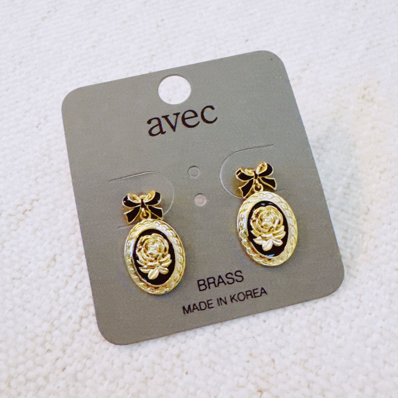 Black Bow Rose Drop Earrings – Elegant Black and Gold Antique-Inspired with Bow Accents