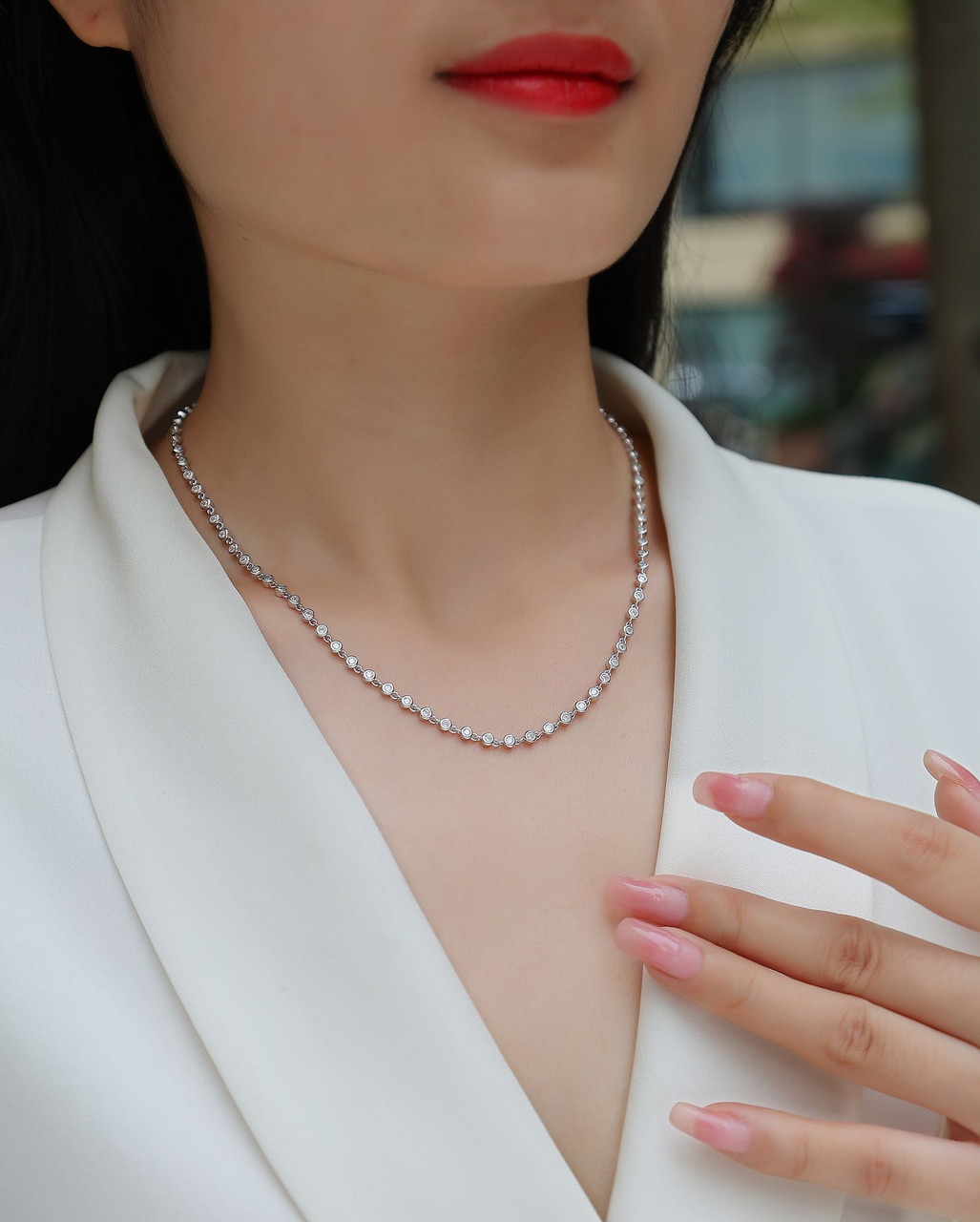 Round Center Verse - A fashionable and popular jewelry necklace pendant set, featuring Monnes stone, made of 925 silver and plated with platinum diamonds