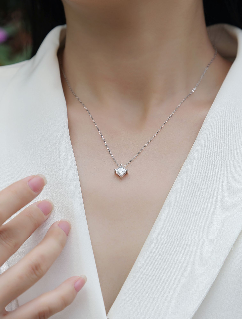 "Coexistence" - A fashionable and popular jewelry necklace pendant set, featuring one carat morganite, made of 925 silver and plated with platinum and diamonds.