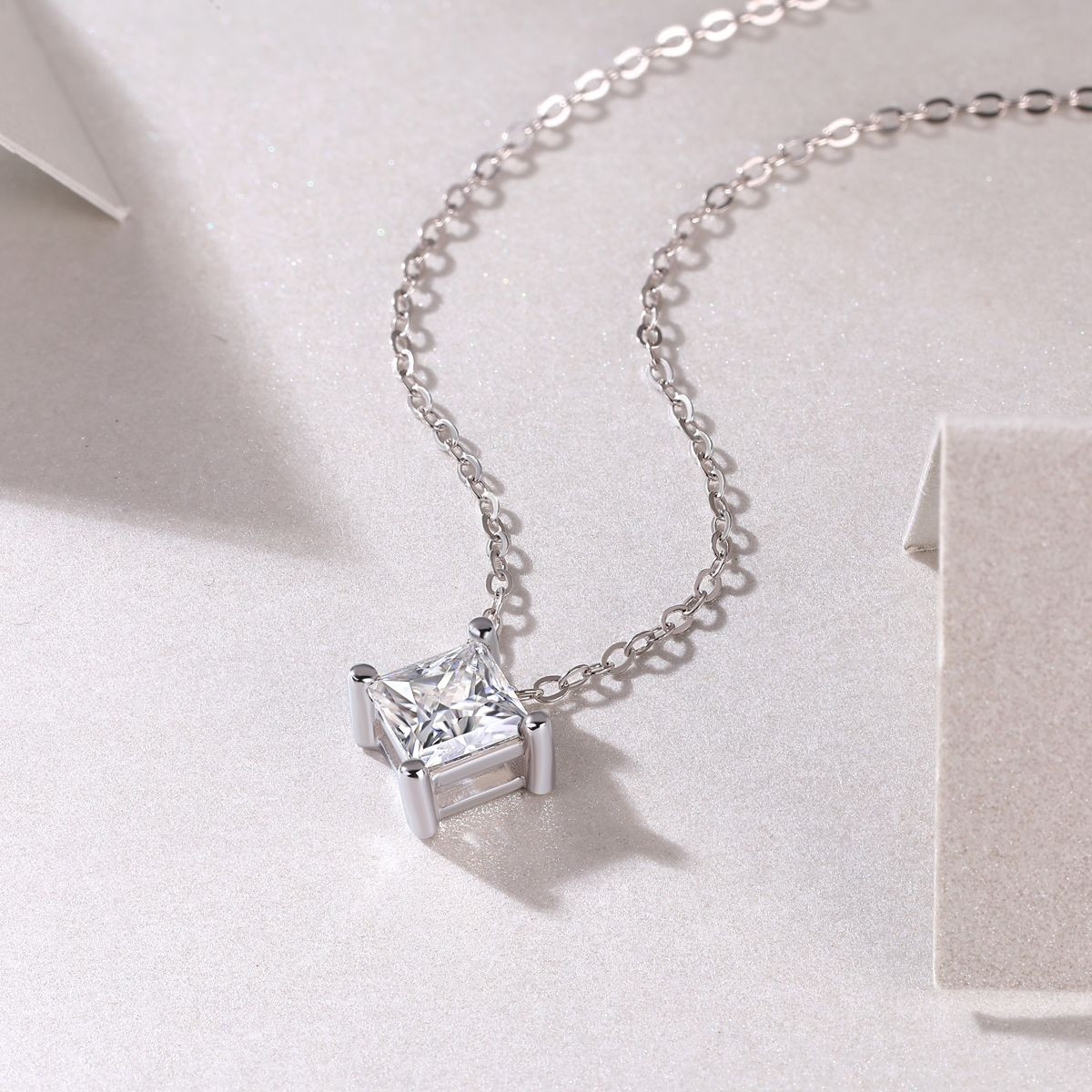 "Coexistence" - A fashionable and popular jewelry necklace pendant set, featuring one carat morganite, made of 925 silver and plated with platinum and diamonds.