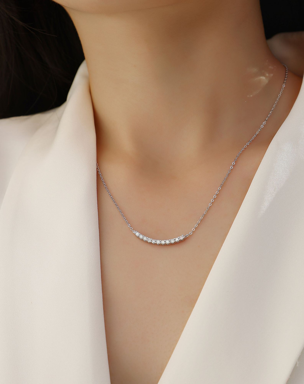 Relaxation - A fashionable and popular jewelry necklace pendant set, featuring Monnes stone, made of 925 silver and plated with platinum and diamonds.