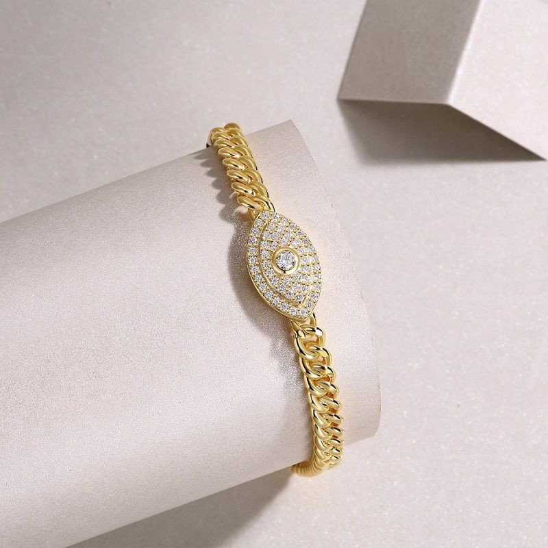 Holy Eye - Made of morganite, 925 sterling silver and platinum-plated diamonds, it is a fashionable jewelry bracelet and a luxurious silver accessory.