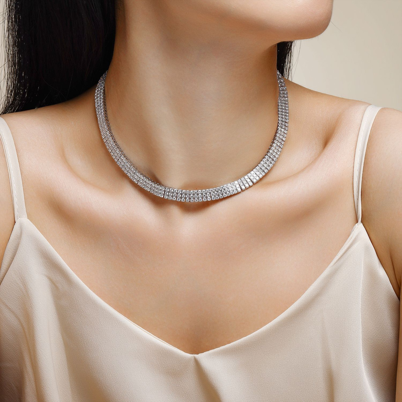 Aperture - Composed of sapphire, 925 silver and platinum-plated diamonds, it is a fashionable jewelry bracelet and a luxurious silver accessory.