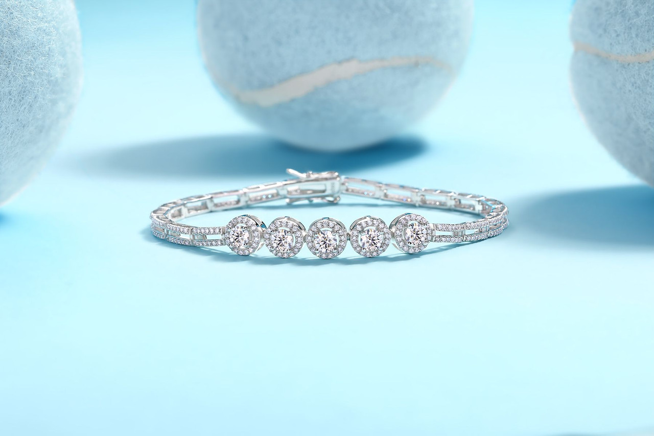 Silver - Made of morganite, 925 sterling silver and platinum-plated diamonds, it is a fashionable jewelry bracelet and a luxurious silver accessory.