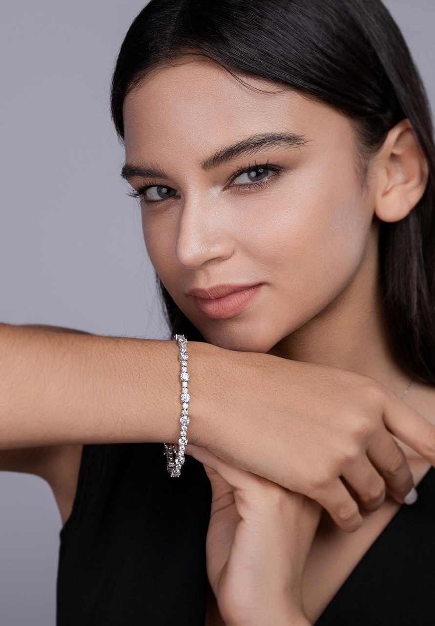 Flying - Made of morganite, 925 sterling silver and platinum-plated diamonds, it is a fashionable jewelry bracelet and a luxurious silver accessory.
