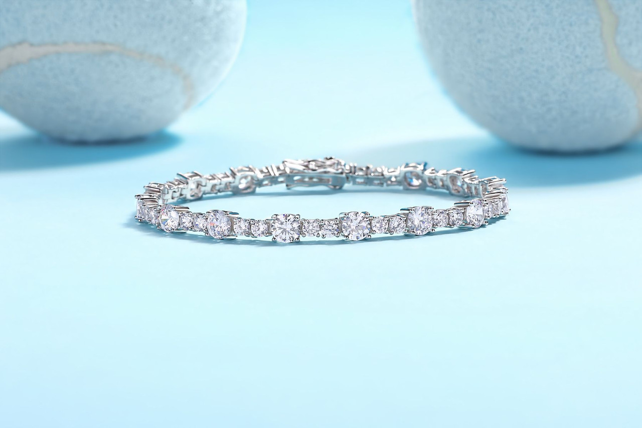 Flying - Made of morganite, 925 sterling silver and platinum-plated diamonds, it is a fashionable jewelry bracelet and a luxurious silver accessory.