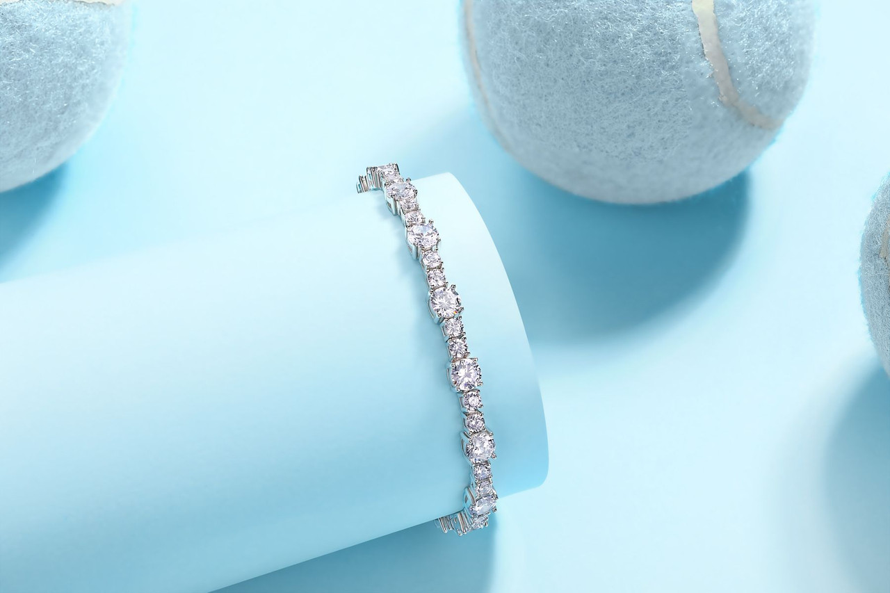 Flying - Made of morganite, 925 sterling silver and platinum-plated diamonds, it is a fashionable jewelry bracelet and a luxurious silver accessory.