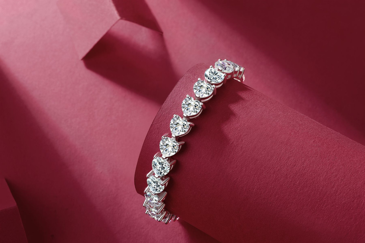 Love Daily - Made of moissanite, 925 sterling silver and platinum-plated diamonds, it is a fashionable jewelry bracelet and a luxurious silver accessory.