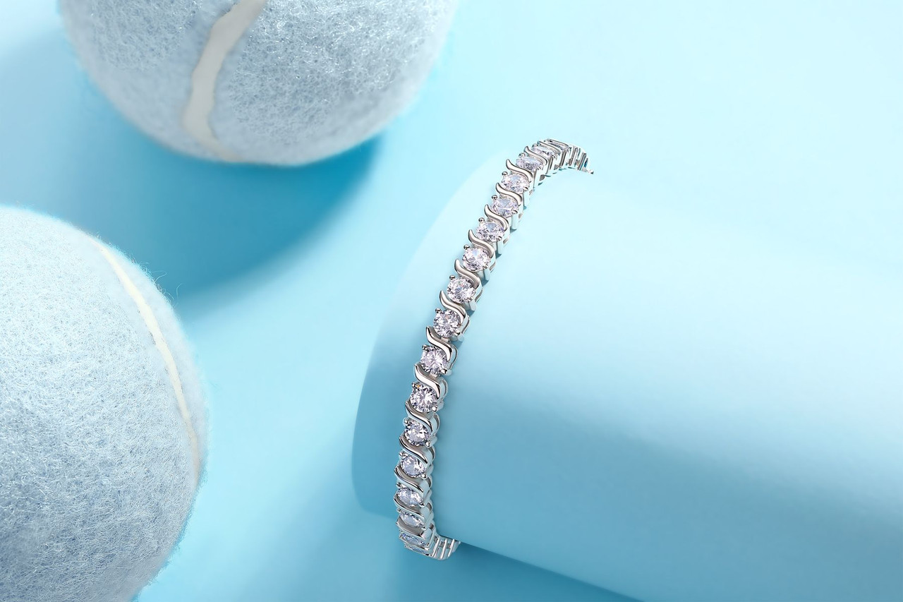 Moya - Made of morganite, 925 sterling silver and platinum-plated diamonds, it is a fashionable jewelry bracelet and a luxurious silver accessory.