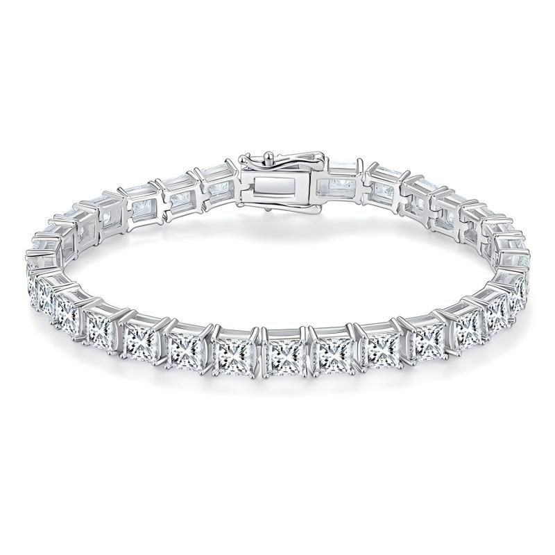 Composed of morganite, 925 sterling silver and platinum-plated diamonds, it is a fashionable jewelry bracelet and a luxurious silver accessory.