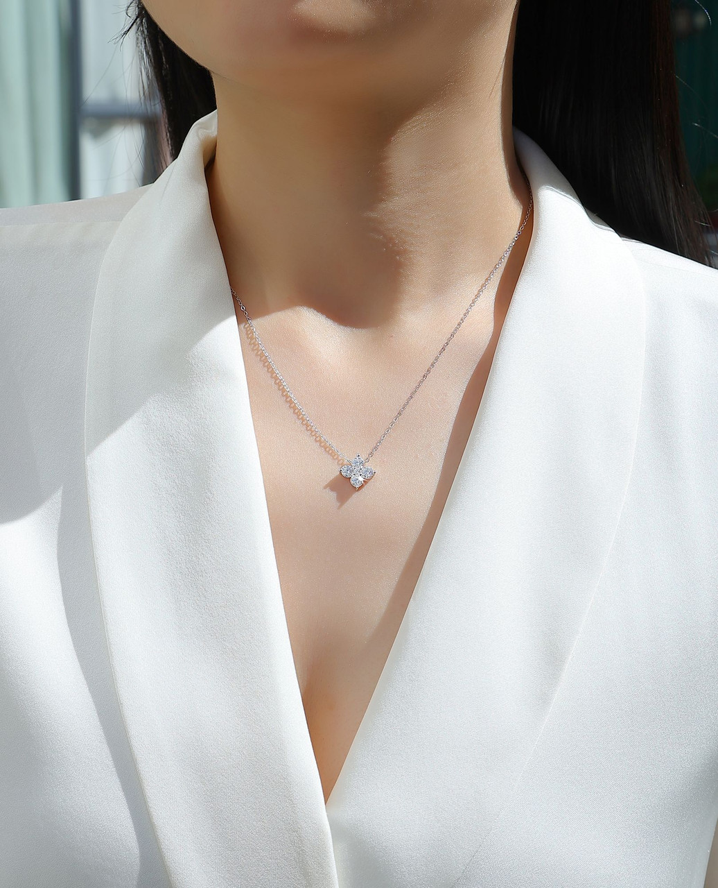 Lucky Four-Leaf Clover - A fashionable and popular jewelry necklace pendant set, featuring Monis stone, made of 925 silver and plated with platinum diamonds