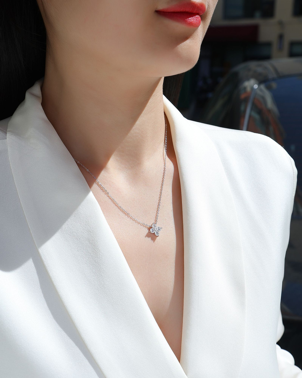 Lucky Four-Leaf Clover - A fashionable and popular jewelry necklace pendant set, featuring Monis stone, made of 925 silver and plated with platinum diamonds