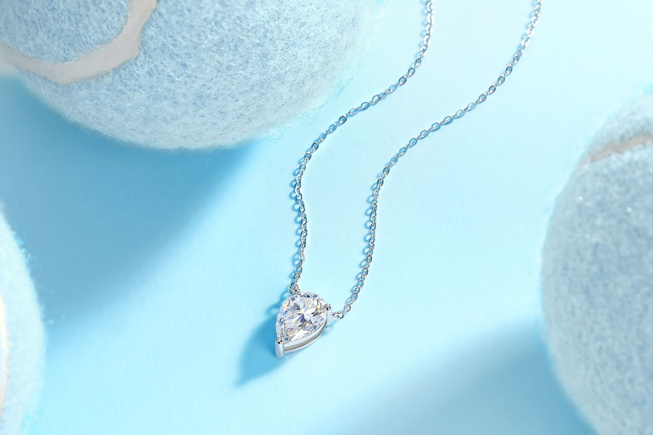 Dripping Water into Jewels - A fashionable and popular jewelry necklace pendant set, featuring Monis stone, made of 925 silver and plated with platinum diamonds