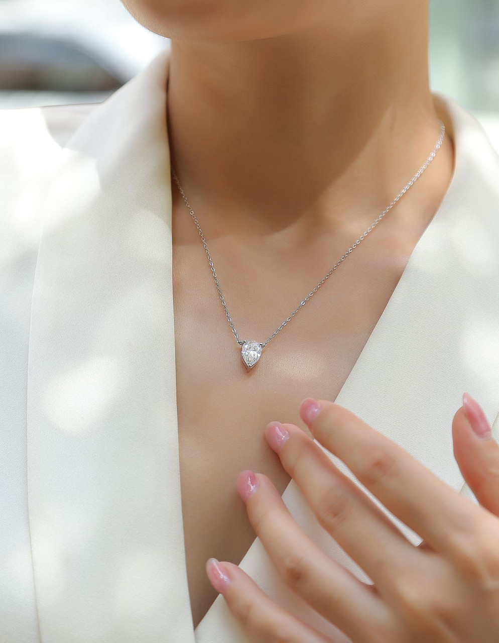 Dripping Water into Jewels - A fashionable and popular jewelry necklace pendant set, featuring Monis stone, made of 925 silver and plated with platinum diamonds