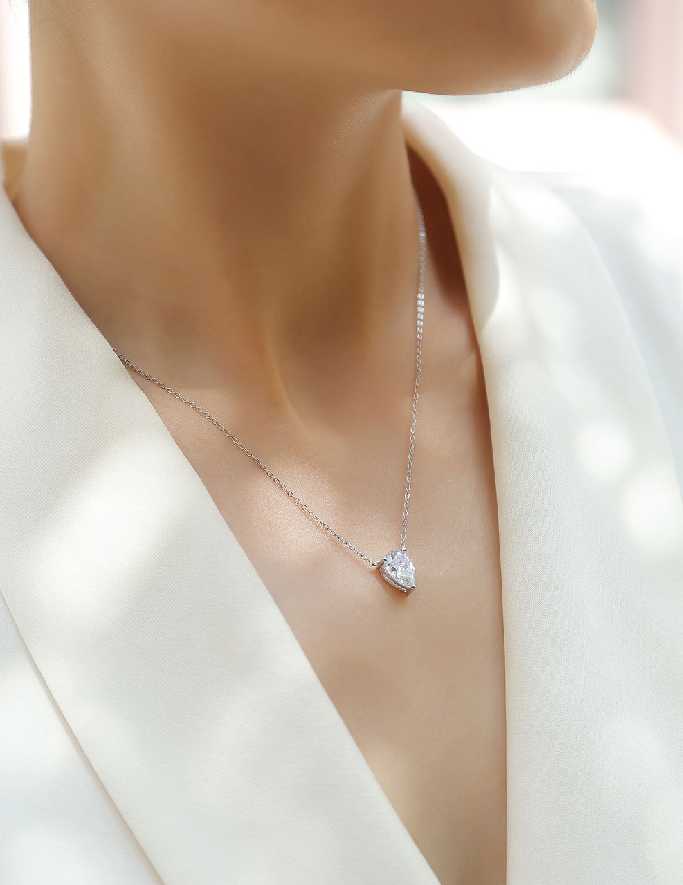 Dripping Water into Jewels - A fashionable and popular jewelry necklace pendant set, featuring Monis stone, made of 925 silver and plated with platinum diamonds