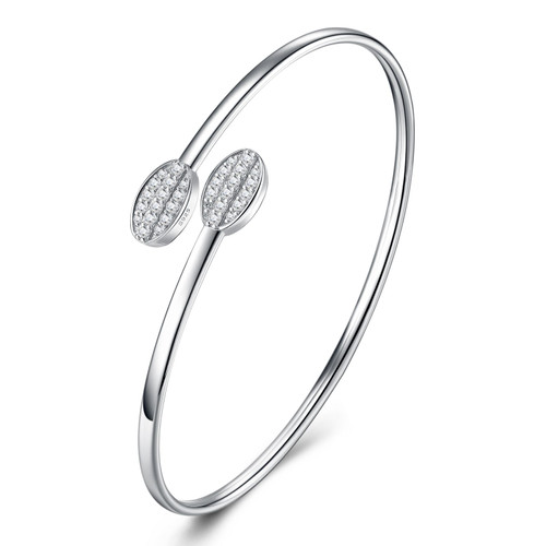 Composed of morganite, 925 sterling silver and platinum-plated diamonds, it is a fashionable jewelry bracelet and a luxurious silver accessory.