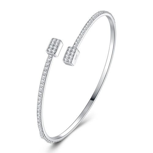 Composed of morganite, 925 sterling silver and platinum-plated diamonds, it is a fashionable jewelry bracelet and a luxurious silver accessory.