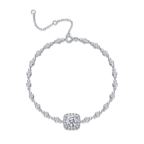 Stars Surrounding - Made of morganite, 925 sterling silver and platinum-plated diamonds, it is a fashionable jewelry bracelet and a luxurious silver accessory.
