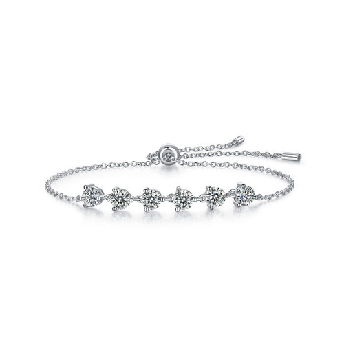 Dreamy charm - Made of morganite, 925 sterling silver and platinum-plated diamonds, it is a fashionable jewelry bracelet and a luxurious silver accessory.