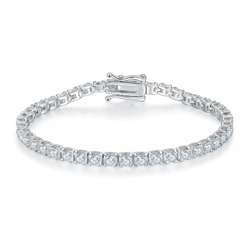 Composed of morganite, 925 sterling silver and platinum-plated diamonds, it is a fashionable jewelry bracelet and a luxurious silver accessory.