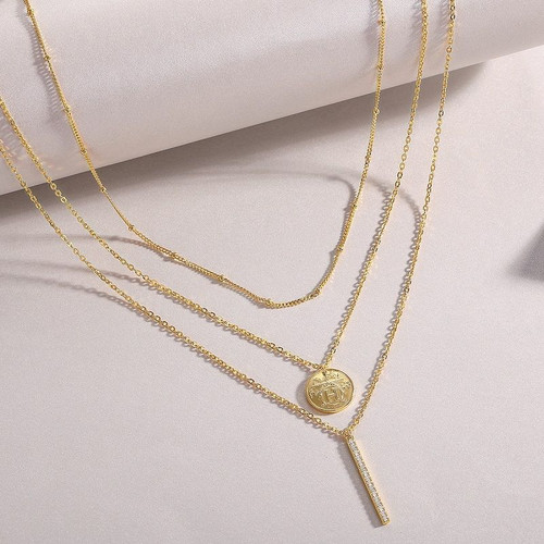 One-word jewelry set - A fashionable and popular necklace pendant set, featuring Monnes stone, made of 925 silver and plated with platinum and diamonds.