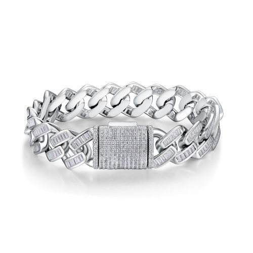 Composed of morganite, 925 sterling silver and platinum-plated diamonds, it is a fashionable jewelry bracelet and a luxurious silver accessory.