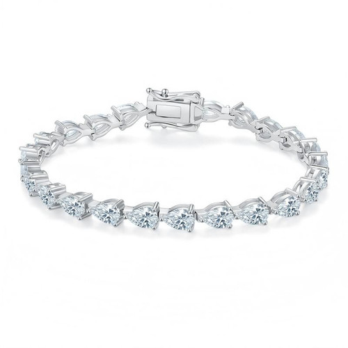 Composed of morganite, 925 sterling silver and platinum-plated diamonds, it is a fashionable jewelry bracelet and a luxurious silver accessory.