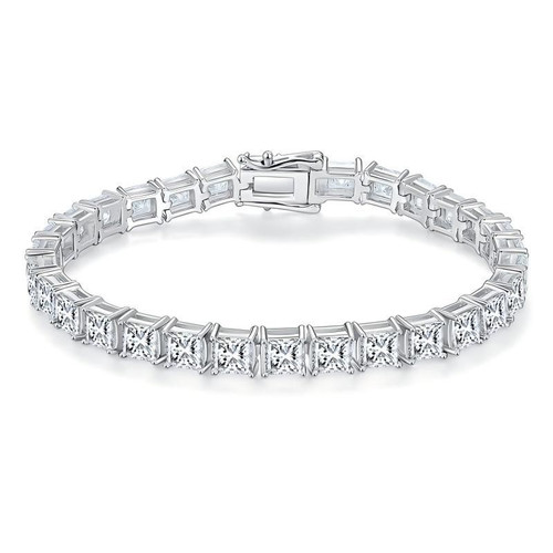 Composed of morganite, 925 sterling silver and platinum-plated diamonds, it is a fashionable jewelry bracelet and a luxurious silver accessory.
