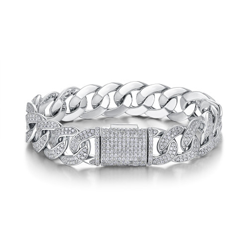 Composed of morganite, 925 sterling silver and platinum-plated diamonds, it is a fashionable jewelry bracelet and a luxurious silver accessory.