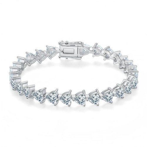 Composed of morganite, 925 sterling silver and platinum-plated diamonds, it is a fashionable jewelry bracelet and a luxurious silver accessory.