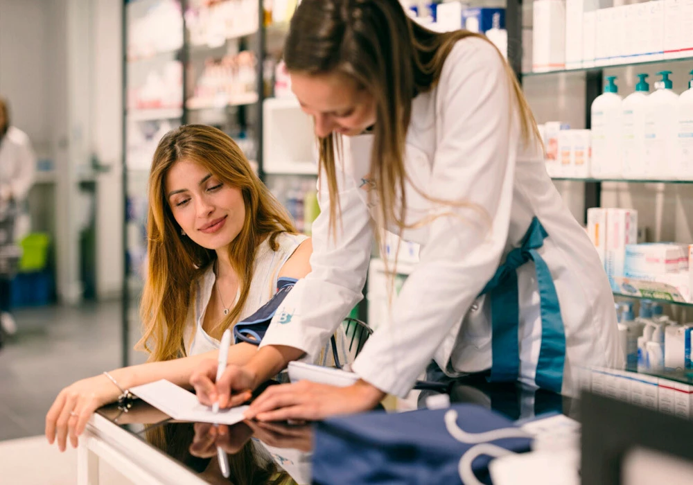 Cuidado del paciente en Farmacia El Bulevar en Valdebernardo