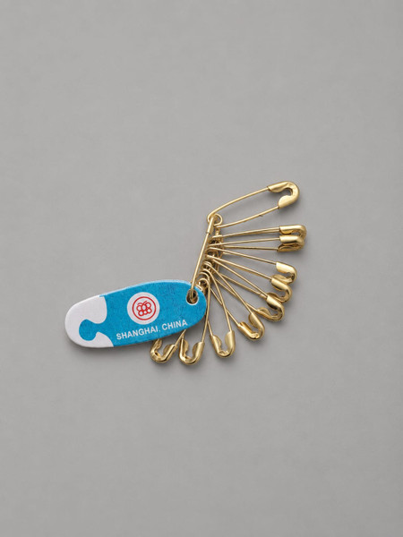 Bunch of Gold safety pins, Size 000